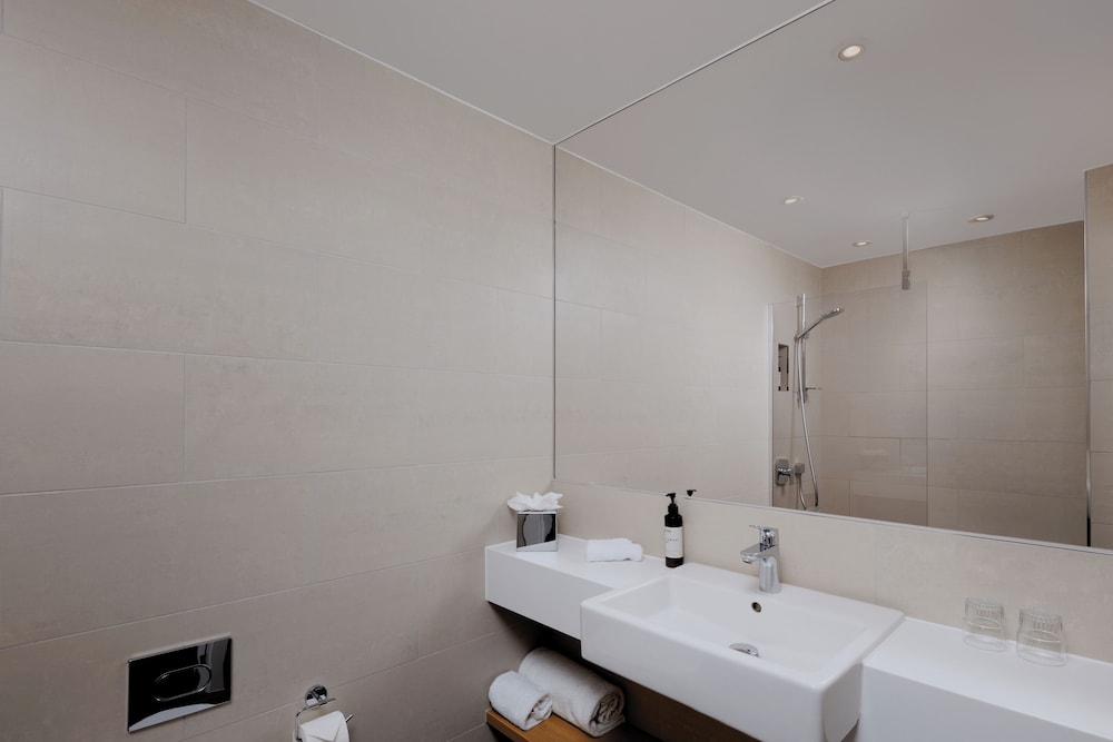 The Lincoln Suites