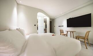 MU:TE Hotel