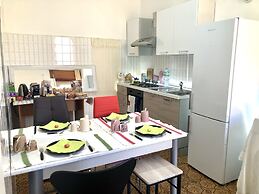 Bb Chic Room With Shared Bathroom in the City
