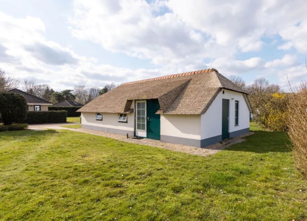 Bungalow in Veluwe Near Harderwijk