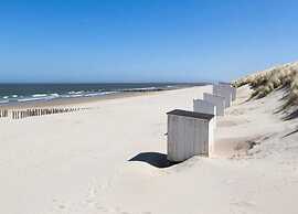 Bungalow Near Dutch Beaches & Nature Trails