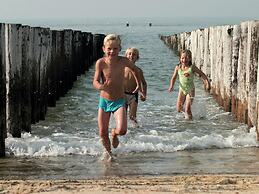 Bungalow Near Dutch Beaches & Nature Trails