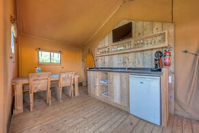 Tent Cabin With Kitchen Near Breda