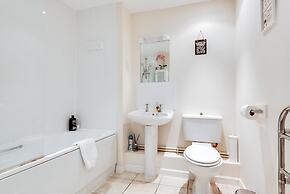 Modern 2 Bedroom Apartment in Popular Jericho