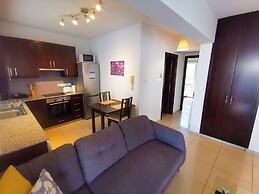Promenade Breeze City Apartment