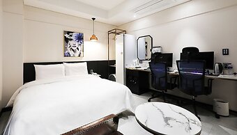 Alma Business Hotel