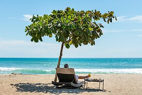 Luxury Beachfront Villa with private pool at Nantipa