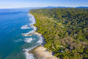 Luxury Beachfront Villa with private pool at Nantipa