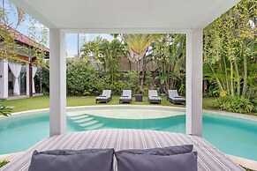 Villa Alice Dua by Villa Finder