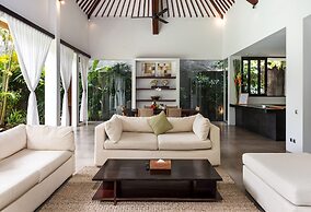 Villa Alice Dua by Villa Finder