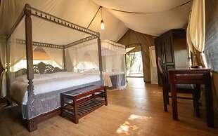 Lorian Safari Camp