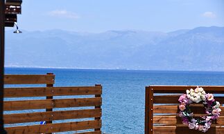 Aurora Luxury Retreat - Beachfront & Private Pool