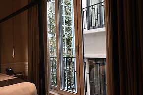 The Alest Hotel