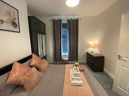 Stunning 4-bed House in Derby
