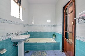 Villa - Sleeps 8 - Garden - Parking - Patio