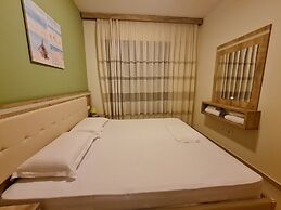 2-bedroom, Sleeps 4, Free Parking