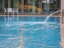 2-bedroom, Sleeps 4, Free Parking