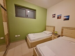 2-bedroom, Sleeps 4, Free Parking
