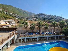2-bedroom, Sleeps 4, Free Parking