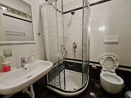 2-bedroom, Sleeps 4, Free Parking