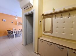 2-bedroom, Sleeps 4, Free Parking
