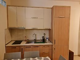 2-bedroom, Sleeps 4, Free Parking