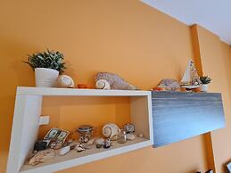 2-bedroom, Sleeps 4, Free Parking