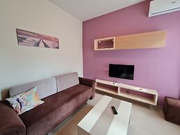 2-bedroom, Sleeps 4, Free Parking