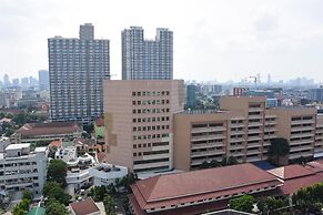 Homey And Modern 2Br At Menteng Square Apartment