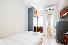 Simply Good Studio Room Apartment At Springlake Summarecon