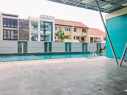 Scenic And Strategic Studio Amethyst Apartment