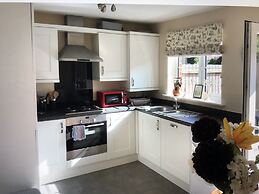 Lazy Nest - Sleeps 4, Parking, Garden & Hammocks