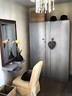 Lazy Nest - Sleeps 4, Parking, Garden & Hammocks