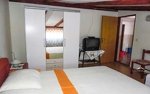 2 Bed Flat - Sleeps 8 - Parking - Wifi