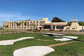 Days Inn by Wyndham Zarate