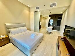 Park View Spacious Studio With Balcony