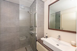 Gorgeous Studio With Balcony Park View