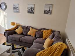 Captivating 2-bed Apartment in Belvedere