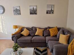 Captivating 2-bed Apartment in Belvedere