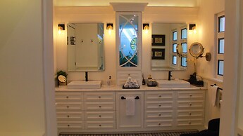 Esciros Luxury Villa