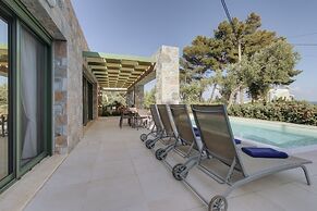 Ouzo Stone House 2, with private pool