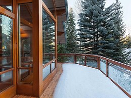 Luxury 5 Bedroom Blueberry Chalet