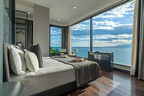 Lucky Monkey Hotel