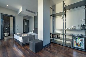 Lucky Monkey Hotel