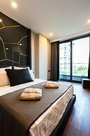 Lucky Monkey Hotel
