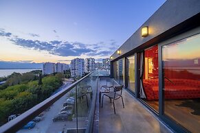 Lucky Monkey Hotel