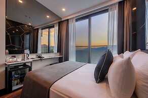 Lucky Monkey Hotel