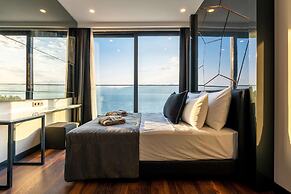Lucky Monkey Hotel