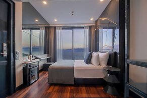 Lucky Monkey Hotel