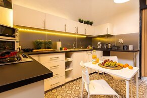 Bee Hostel